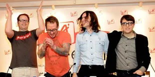 Populer di Indonesia, Weezer Terkejut