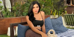 Pose Berbikini di Dalam Supermarket, Millen Cyrus Bikin Heboh