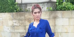 Pose Hot &#38; Menggoda di Medsos, Revi Mariska: Itu Masih Standar