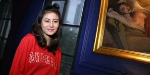 Posting Foto Ala Sleeping Beauty, Awkarin Tulis Kata-Kata Puitis