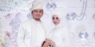 Posting Foto Engku Emran Salat Setelah Ijab Qobul, Laudya Cynthia Bella Bersyukur