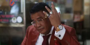 Posting Foto Jadul Bareng Istri, Hotman Paris Ungkap Kesetiaan Cintanya