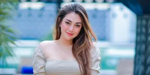 Posting Foto Tubuh Singset di Pinggir Kolam, Celine Evangelista Bikin Heboh Netizen