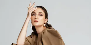 Postingan 'Close Friend' Bocor, Luna Maya Kedapatan Pakai Cincin di Jari Manis dan Sebut Bakal Ada Hari Besar!