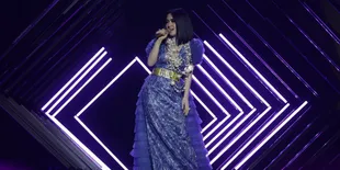 Potong Rambut Pendek, Syahrini: Makin Pendek, Tutup
