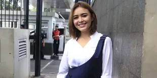 Potret Amanda Manopo Saat Foto di Bathub, Cantik dengan Rambut Curly dan Bergaya Hot