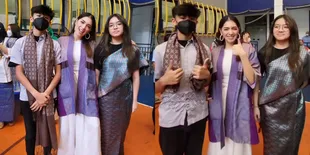 7 Potret Angel Karamoy Dampingi Anak Acara Fashion Show Sekolah, Tampil Elegan dengan Busana Tenun