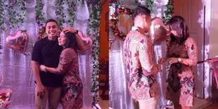 Potret Aprilio Manganang Tunangan dengan Pujaan Hati, Netizen: Hari Patah Hati Sedunia