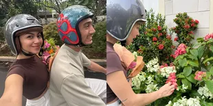 7 Potret Ariel Tatum Riding Motor Bareng Daffa Wardhana, Dibonceng Romantis - Bikin Buket Bunga