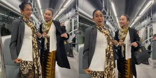Potret Cantik Happy Salma dan Ariel Tatum Naik Kereta di Jepang Pakai Outfit Kebaya