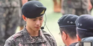 Potret Cha Eun Woo Jadi Danton di Upacara Kelulusan Pelatihan Dasar Wamil, Bakal Masuk Band Militer