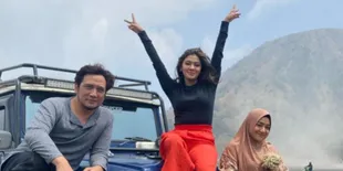 Potret Cindy Fatikasari dan Tengku Firmansyah Syuting Sinetron di Gunung Bromo, Outfit Sederhana ala Pasangan di Desa