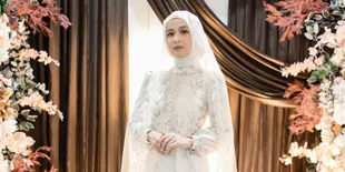 Potret Dea Annisa Cantik Berhijab saat Pengajian Jelang Pernikahan dengan Mazaki Achmad