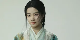 9 Potret Gaya Modis Lu Yu Xiao yang Dapat Dijadikan Inspirasi Outfit