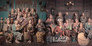 8 Potret Geng Kepompong Tampil ala Wanita Jawa, dari Mayangsari - Ussy Sulistiawaty Totalitas Semua