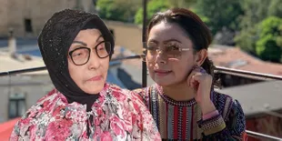 Potret Ibu Mayangsari Dandan Ala Sosialita Gaul Meski Sudah Jadi Nenek