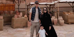 Potret Issa Anak Nikita Willy Jalan-jalan ke Al Ula, Bikin Salfok Ternyata Sudah Pandai Berenang