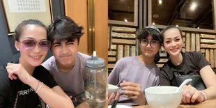 Potret Kebersamaan Christy Jusung Bareng Sang Anak, Netizen Salfok Mirip Banget sama Hengky Kurniawan