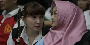 Potret Kedekatan Roro Fitria dan Ibu, Panggil Nama Anak Sebelum Meninggal