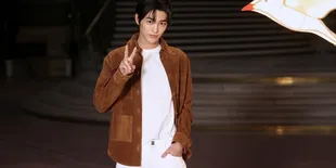 Potret Keonho CORTIS Bareng Chanel di Paris Fashion Week