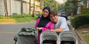 Potret Lesti Kejora dan Rizky Billar Jalan Pagi Bareng 3 Anak, Formasi Lengkap
