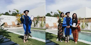 Momen Bahagia Marsha Aruan Jalani Wisuda, Tampil Elegan Saat Pakai Toga - Cantik Pakai Kebaya Merah