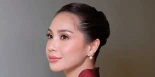 Potret Nagita Slavina Hadiri HUT ke-81 RI di Istana Merdeka, Elegan dengan Kebaya Merah
