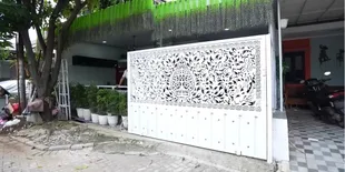 Potret Perbandingan Rumah Boiyen dan Mpok Alpa, Sama-sama Minimalis dan Mewah