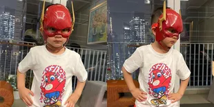 Potret Rayyanza Cosplay Jadi Superhero Flash yang Menggemaskan, Netizen: Lucu Banget