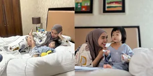 Potret Ria Ricis Temani Moana yang Sedang Sakit, Tetap Ceria Meski Sedang Tidak Baik-baik Saja