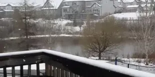 Potret Suasana Luar Rumah Cindy Fatikasari saat Bersalju, Tengku Firmansyah: Bangun-bangun Banyak Es Serut