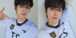 Potret Sungchan RIIZE Pakai Jersey Timnas Indonesia, Siap Dinaturalisasi Gak Nih?