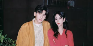 Potret Terbaru Zhou Ye Bersama Zhai Xiaowen, Gaya Retronya Bikin Nostalgia