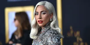 Premier 'A STAR IS BORN' Lady Gaga Akui Terpukau Suara Bradley Cooper