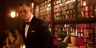 Premiere 'SKYFALL' Sumbang Dana Untuk Para Agen Inggris