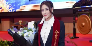Presenter Vriska Icha Resmi Jadi Notaris, Jalani Fase Baru dari Panggung Hiburan ke Dunia Hukum
