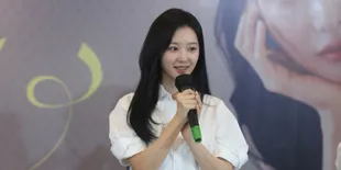 Press Conference Fan Meeting, Kim Ji Won Bilang Suka Bersantai Saat Waktu Luang - Relate Sama Kita-Kita