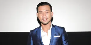 Prewedding, Denny Sumargo Pamer Cincin Yang Diberikan ke Dita Soedarjo