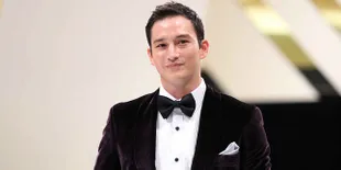 Pria Idaman Masa Kini, Sudah Ganteng Mike Lewis Juga Jago Masak