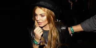 Pria Ini Menghisap Rokok Bekas Lindsay Lohan!