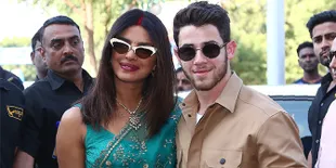 Priyanka Chopra &#38; Nick Jonas Pamer Kemesraan di Majalah Vogue