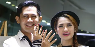 Profesi Suami Pilot, Fitri Carlina Sering Cemas