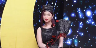 Profesional, Dewi Perssik Tetap Lanjutkan Syuting Meski Kondisi Badannya Sedang Sakit