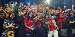 Promo Film 'AKU TAHU KAPAN KAMU MATI', Ria Ricis Diserbu The Ricis - Dapat Banyak Kado