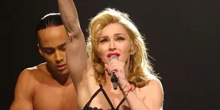 Promosi Parfum, Madonna Lagi-Lagi Pose Bugil