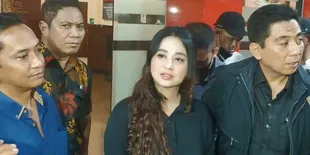 Proses Hukum Tetap Berlanjut Meski Sudah Dimaafkan, Kuasa Hukum Dewi Perssik Sebut Wanita Berinisial W Mengaku Bukan Fans Leslar