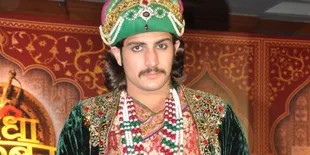 Protes 'Jodha Akbar', Demonstran Pakai Tinta Darah