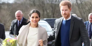 Pulang Bulan Madu, Pangeran Harry Muncul Tanpa Cincin Kawin