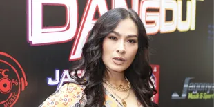 Puluhan Driver Ojek Online 'Serbu' Rumah Iis Dahlia Bawa Sepucuk Surat