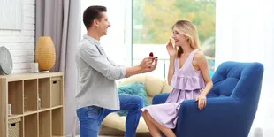 Punya Makna Mendalam, 5 Model Cincin Tunangan Istimewa Ini Cocok Buat Nyatakan Cinta Ke Dia